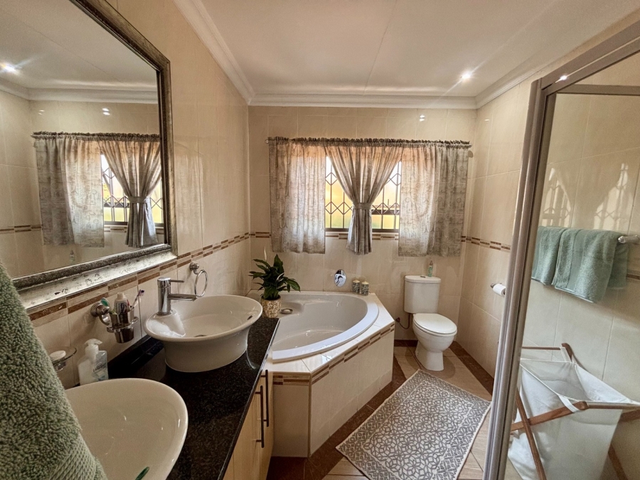 3 Bedroom Property for Sale in Flamwood North West